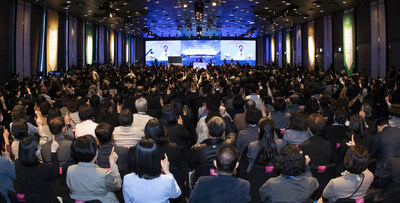 Over 500 ministers and congregation members gathered from various churches and denominations surrounding Daejeon for the Bible Seminar led by Chairman Lee, emphasizing the explanations of the prophecies of Revelation and their fulfillments.