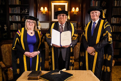 Pictured: Deputy Vice Chancellor Rev. Helen Stokley (l), Chancellor Rick Warren, Vice Chancellor, Rev. Prof. Philip McCormack at the Installation Ceremony of Dr. Rick Warren as Chancellor of Spurgeon’s College.