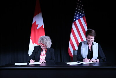 At Canada's Embassy in Washington, Laurie Swami, President and CEO of the Nuclear Waste Management Organization (left) and Dr. Kathryn Huff, Assistant Secretary for Nuclear Energy at the U.S. Department of Energy, (right) sign a Statement of Intent to Co-operate on Used Nuclear Fuel Management. (CNW Group/Nuclear Waste Management Organization)