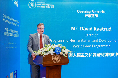 Mr. David Kaatrud, Director of Programme ? Humanitarian and Development Division?WFP, delivers a speech at the South-South Cooperation Knowledge Sharing Forum.