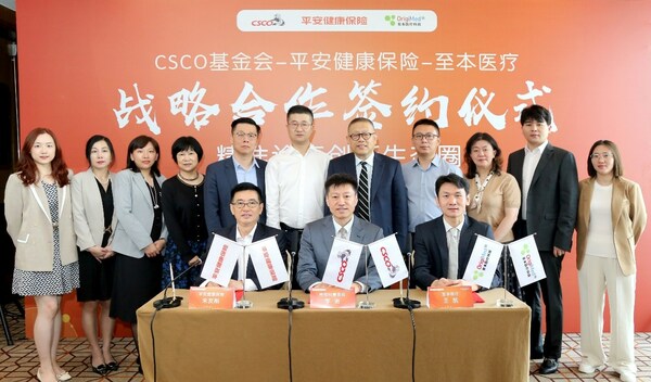 On behalf of CSCO Foundation, PAH and OrigiMed, Prof. Jin Li (Middle), Mr. Yougang Zhu (Left) and Dr. Kai Wang (Right) signed agreement on strategic partnership