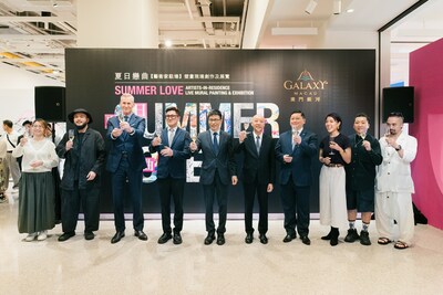 Extending their best wishes for the success of the event were Mr. Cheng Wai Tong, Deputy Director of Macao Government Tourism Office of the Macau SAR Government (fifth from left); Mr. Cheang Kai Meng, Vice President of Cultural Affairs Bureau of the Macau SAR Government (fourth from left); Mr. Lok Hei, President of Macau Artist Society (fifth from right); Mr. Kevin Kelley, Chief Operating Officer – Macau of Galaxy Entertainment Group (third from left); Mr. Raymond Yap, Senior Director of Integrated Resort Services of Galaxy Entertainment Group (fourth from right), and the five artists.