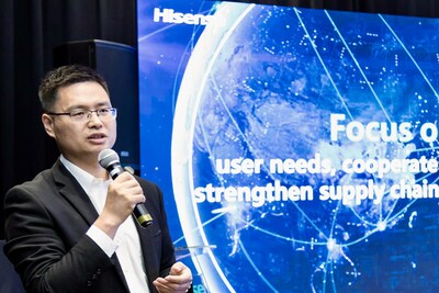 Jerry Li, vicepresidente de Hisense International, comparte la estrategia de globalización de Hisense y los esfuerzos de RSC en Sudáfrica. (PRNewsfoto/Hisense)