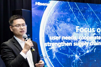 Jerry Li, Vice President of Hisense International, shares Hisense Globalization Strategy and CSR efforts in South Africa. (PRNewsfoto/Hisense)