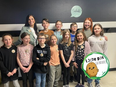 Responsables et membres du conseil d’élèves de l’école Sainte-Lucie (Groupe CNW/Élections Québec)