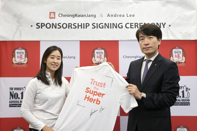 LPGA Star Andrea Lee and Rian Heung-sil Lee CEO of Korea Ginseng Corp. US at the Sponsorship Signing Ceremony (PRNewsfoto/KGC (Korea Ginseng Corp.))