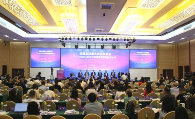 Experts listen to a keynote speech on regional cooperation during a plenary meeting of the third annual RCEP Media & Think Tank Forum in Haikou, Hainan province, on Sunday. ZOU HONG/CHINA DAILY (PRNewsfoto/chinadaily.com.cn)