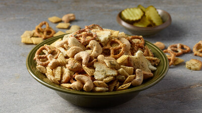 PLANTERS® Dill Pickle Cashew Snack Mix