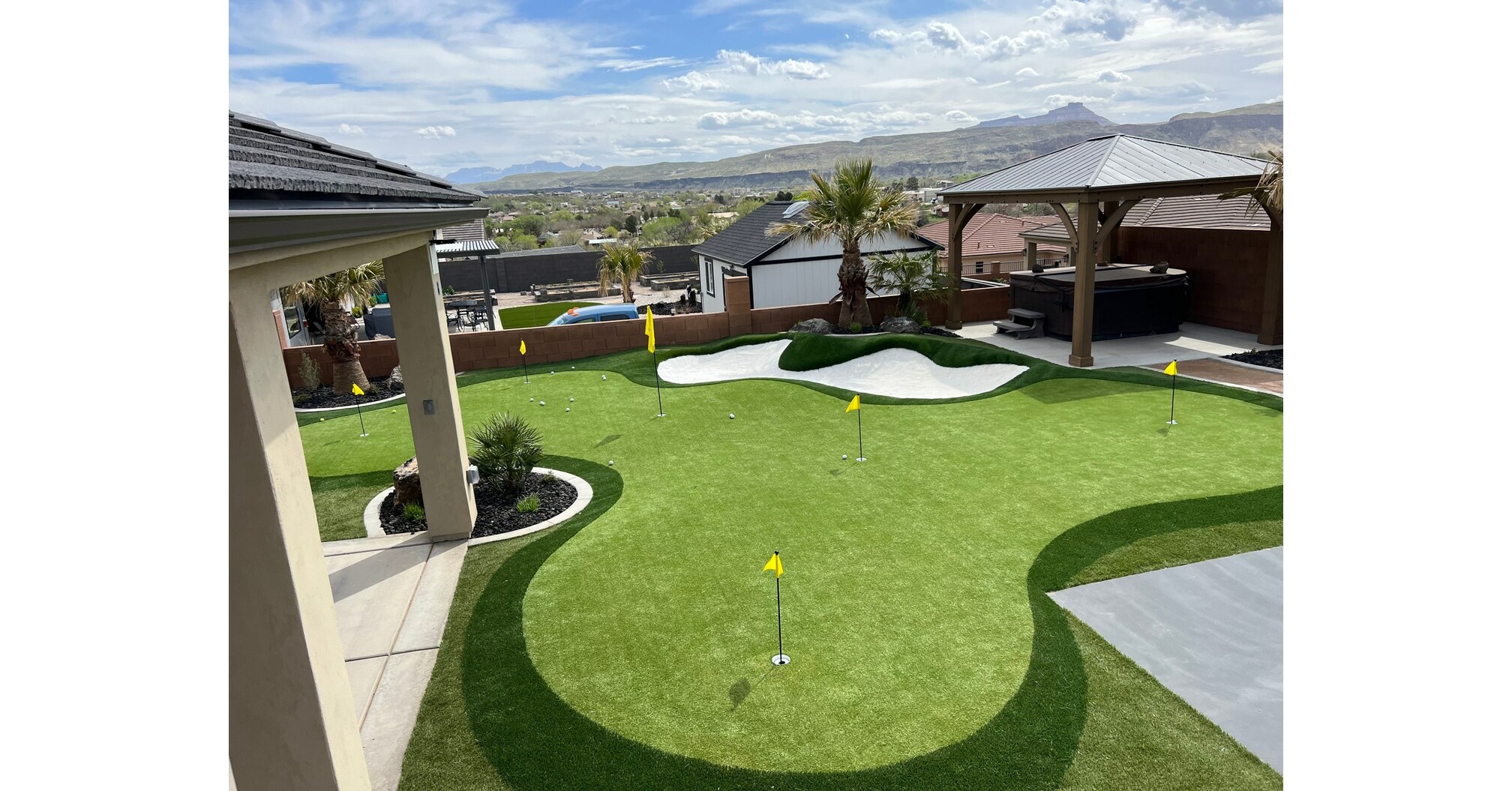 Synthetic Grass Putting Green Wows Guests with a Backyard Oasis