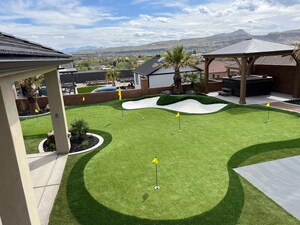 Synthetic Grass Putting Green Wows Guests with a Backyard Oasis