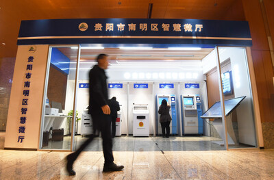 In the Smart Micro Hall of the East International Trade Center of the Huaguoyuan Twin Towers, Nanming District, the staff of the settled enterprises are handling related business. (Source Courtesy of the government of Nan