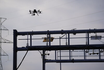 Drone flying over 407 ETR gantry (CNW Group/407 ETR Concession Company Limited)