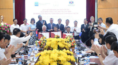 United States-based NCCN representatives visit Hanoi, Vietnam to work with local experts to improve quality-of-life for patients with cancer throughout the country. Learn more at NCCN.org/global. 