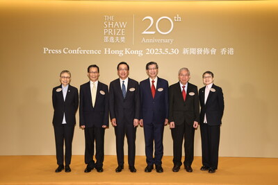 Da esquerda para a direita ? Funcionários da The Shaw Prize Foundation: Sra. Jenny Li (Membro do Conselho), Prof. Pak-Chung Ching (Membro do Conselho), Dr. Raymond Chan (Presidente), Prof. Kenneth Young (Presidente do Conselho), Prof. Wai-Yee Chan (Membro do Conselho) e Sra. Meage Choy (Membro do Conselho). (PRNewsfoto/Shaw Prize)