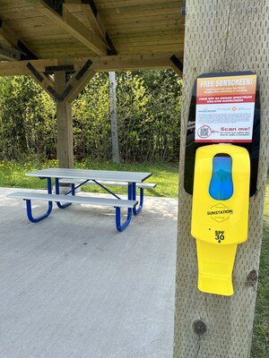 Sunscreen Dispenser in Grand Bay-Westfield (CNW Group/Save Your Skin Foundation)