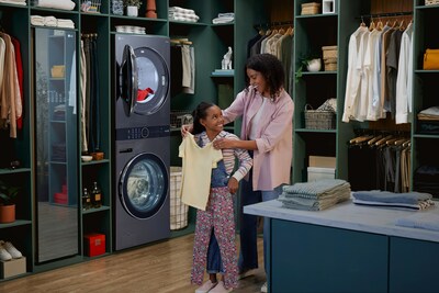 LG’s latest LG WashTower with Heat Pump Dryer saves space with its sleek, single-unit design while also saving energy with its DUAL Inverter Heat Pump that uses less than half the energy to dry every load. (CNW Group/LG Electronics Canada)