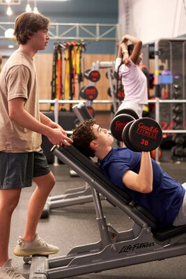 GoodLife's 2023 Teen Fitness program provides free access to 200 GoodLife Fitness clubs all summer for ages 12-17. (CNW Group/GoodLife Fitness)