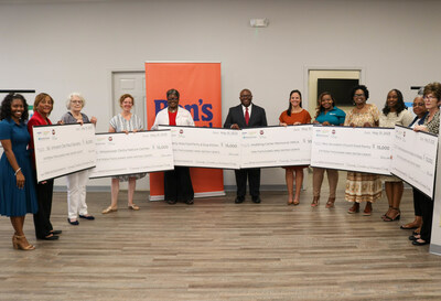 Rickey Adger, Greenville Site Director, Mars Food; Kyla Washington, Community Engagement Officer, Mars Food; Melanie Powell, Community Foundation of Washington County Executive Director; Ayesha Cunningham, Community Engagement Specialist, Molina Healthcare present grant awards to St. Vincent De Paul Society, Mississippi Delta Nature & Learning Center, Hearty Helpings Food Pantry & Soup Kitchen, Hodding Carter Memorial YMCA, New Jerusalem Church Food Pantry, and First Presbyterian Meals on Wheels