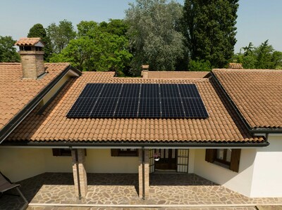 Maxeon 6 solar panels.