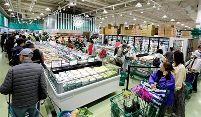 Inside the new T&T Lougheed Store (CNW Group/T&T Supermarkets)