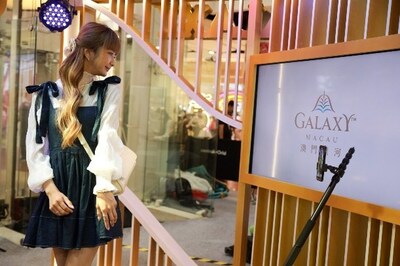 Guests enjoy taking 360-degree panoramic videos at the Galaxy Macau booth. (PRNewsfoto/Galaxy Macau)