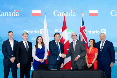 At a signing ceremony near the site of Ontario Power Generation's Darlington New Nuclear Project; (from left to right) Jason Van Wart (Laurentis Energy Partners), Jarek Grodzki (OSGE), MPP Natalia Kusendova (Mississauga Centre), Rafal Kasprow (OSGE), Chris Ginther (OPG), Aida Cipolla (OPG), and Ontario Energy Minister Todd Smith. (CNW Group/Ontario Power Generation Inc.)
