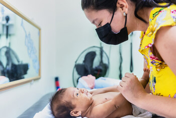 The Kimberly-Clark Foundation, in partnership with the Huggies® brand, supported UNICEF's work in Latin America through Huggies' No Baby Unhugged program. (Photo Credit: No Baby Unhugged partnership with UNICEF, Panama; © UNICEF/UN0477713/Serra) (PRNewsfoto/Kimberly-Clark Corporation)