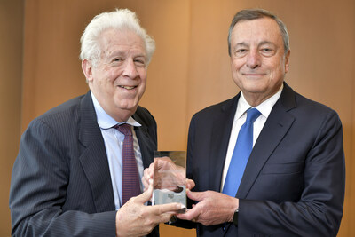 From left, MIT Sloan faculty member Robert Pozen and former Prime Minister of Italy Mario Draghi who is the recipient of the 2023 Miriam Pozen Prize awarded by the MIT Golub Center for Finance and Policy in recognition of his leadership in international financial policy during a ceremony held today at the MIT Sloan School of Management.(Josh Reynolds for MIT Golub Center for Finance and Policy)