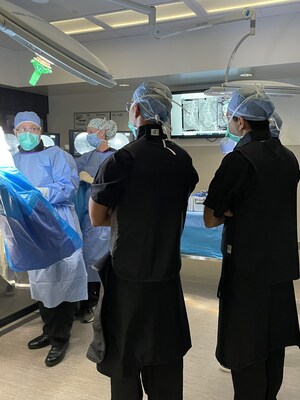 Dr. Abbasi performing an OLLIF surgery in the new Inspired Spine SurgCenter with 3 Surgeons from around the country observing.