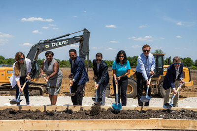 Aurora officials, including Mayor Richard Irvin, were joined by representatives from Edged Energy, Seefried Industrial Properties and ComEd​ for the groundbreaking ceremony.