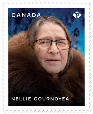 Un nouveau timbre rend hommage à Nellie Cournoyea, première femme autochtone à diriger un gouvernement provincial ou territorial au Canada