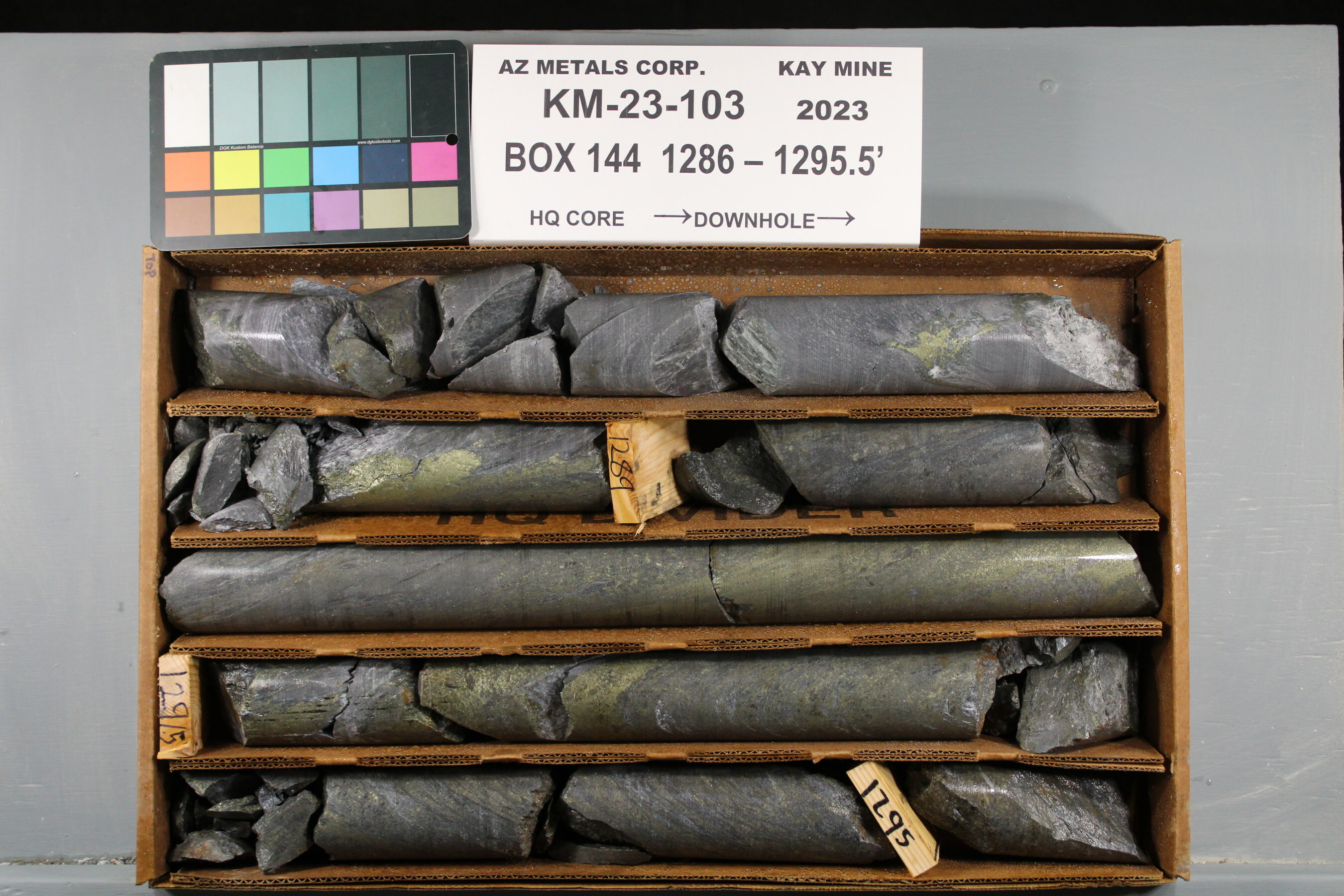 Figure 4. Core from hole KM-23-103 between 392.2 m and 395.1 m downhole, which includes an interval of 1.5 m grading 7.6% copper, 1.8 g/t gold, 2.6% zinc, and 26 g/t silver. This is part of a broader interval of 10.5 m grading 6.2% CuEq. See Table 1 for constituent elements, grades, metals prices and recovery assumptions used for CuEq % calculations. Analyzed metal equivalent calculations are reported for illustrative purposes only. (CNW Group/Arizona Metals Corp.)