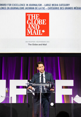 Globe and Mail journalist Grant Robertson accepted the CJF Jackman Award for Excellence in Journalism (large media category) for his coverage of the scandals surrounding Hockey Canada's use of registration fees to cover sexual assault claims. The award marked an end to the sold-out ceremony welcoming journalists, media and business leaders to recognize excellence in Canadian journalism. (CNW Group/Canadian Journalism Foundation)