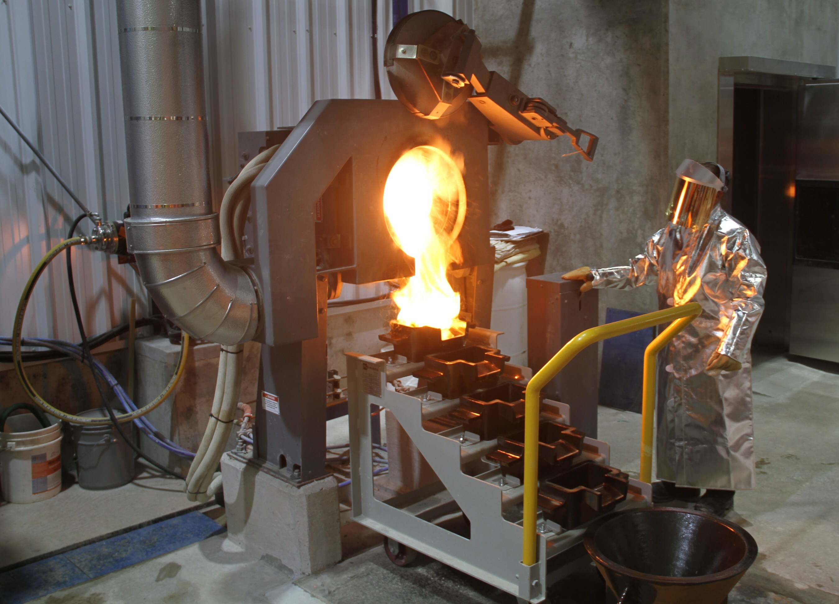 Magino Mine First Gold Pour (CNW Group/Argonaut Gold Inc.)