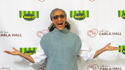 Celebrity chef, cookbook author and beloved TV personality Carla Hall partnered with the Jennie-O® brand on its School Cafeteria Takeover campaign, which honored the nation’s dedicated school-cafeteria workers.