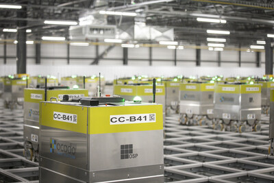 Ocado robots seen at work at the new Customer Fulfillment Centre (CFC) in Rocky View County AB. Voilà is powered by Ocado Group plc’s world-class, industry-leading technology through its brand new 290,000-sq.-ft., state-of-the-art CFC, where robots help assemble orders and the Voilà team delivers them to customers in refrigerated vehicles. Voilà is now delivering nearly 20,000 products from Safeway, Sobeys, Chalo! FreshCo and more to Alberta communities, such as Calgary, Edmonton, and surrounding areas. (CNW Group/Empire Company Limited)