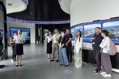 Executives from foreign companies in China were invited to visit Chongqing’s opening-up areas in Yubei District on June 13. (Photo/Hu Jun)