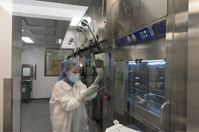 An image of a cGMP clean room from one of PharmaLogic’s production facilities