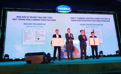 The first dairy company in Vietnam to obtain a carbon-neutrality certification