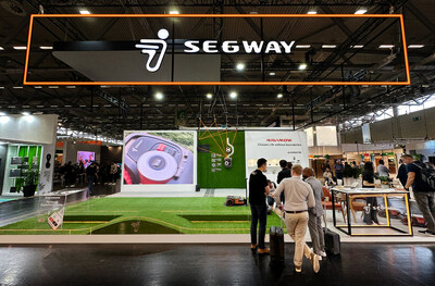 Segway-Ninebot presents the Navimow with the innovation VisionFence at the spoga+gafa 2023 in Cologne