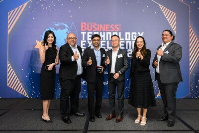 Acentrik, a strategic product of Mercedes-Benz wins Singapore Business Review Technology Excellence Award 2023 for Best Blockchain Product (PRNewsfoto/Mercedes-Benz)