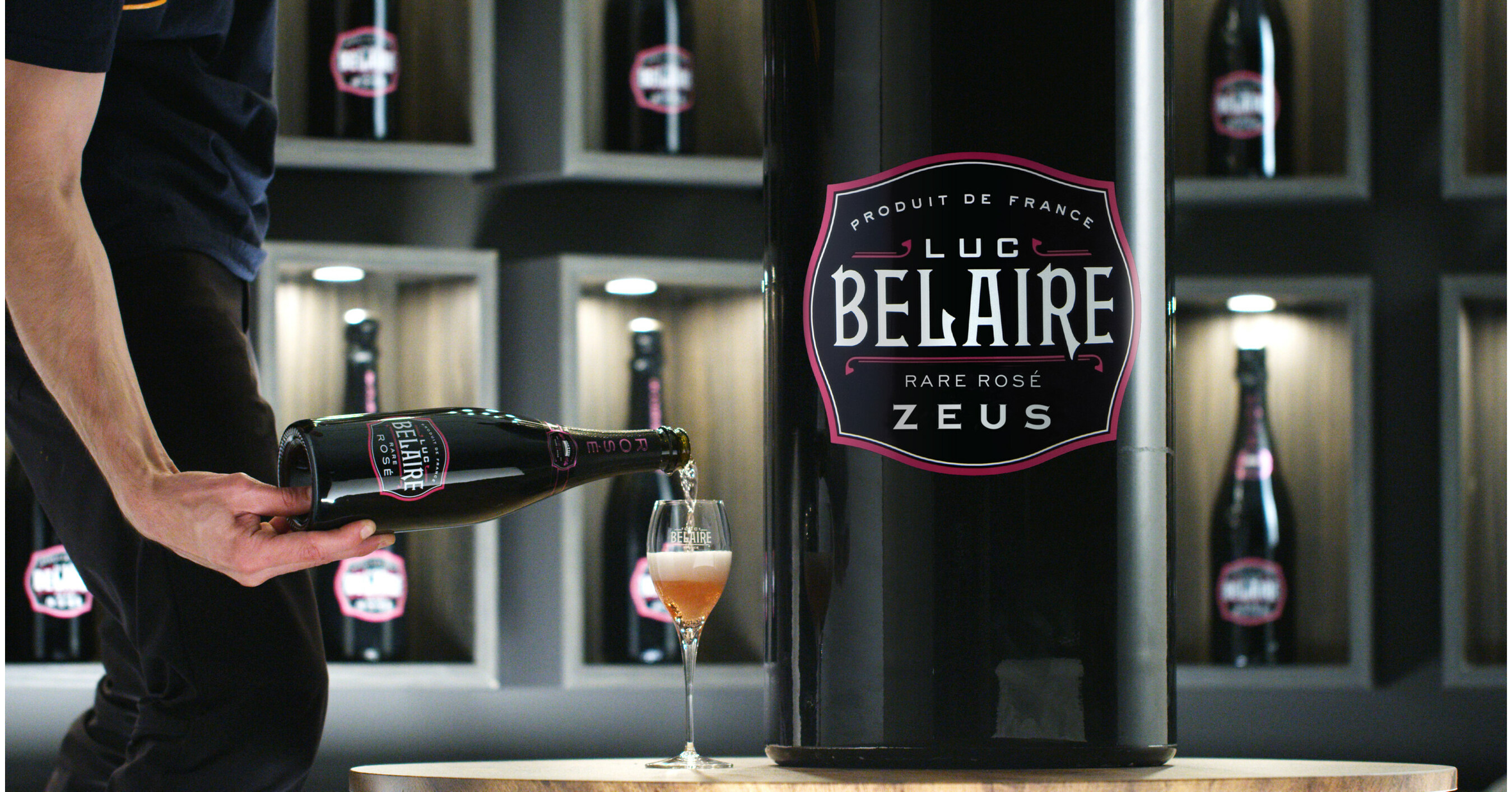 Luc Belaire présente ZEUS, la plus grande bouteille de mousseux au monde*
