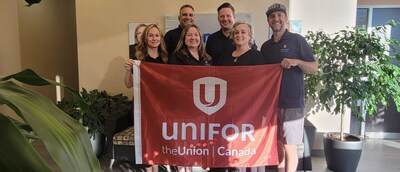 Coast Guard bargaining committee three women and three men standing behind holding up a red Unifor flag. (CNW Group/Unifor)