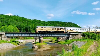 El tren forestal abre un nuevo camino para el turismo en el noreste de China. (PRNewsfoto/Heilongjiang Yichun Forest Industry Group Co., Ltd.)