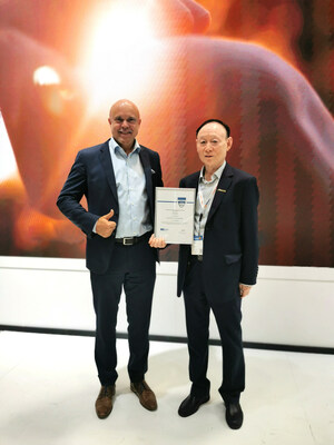 JA Solar recibe el premio Top Brand PV en el mercado europeo de EUPD Research (PRNewsfoto/JA Solar Technology Co., Ltd.)