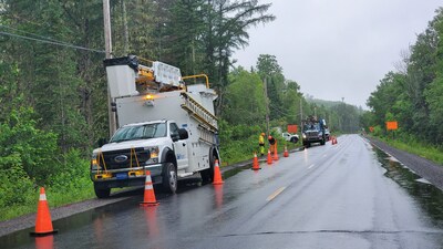 Bell Aliant crew restoring service to customers after an incident of copper theft in New Brunswick. (CNW Group/Bell Canada)