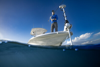 Utilizing multi-band GPS signal reception and integrated AHRS (attitude and heading reference system) for heading hold, the Kraken trolling motor delivers Garmin’s most precise boat positioning technology to help keep the boat in one place.