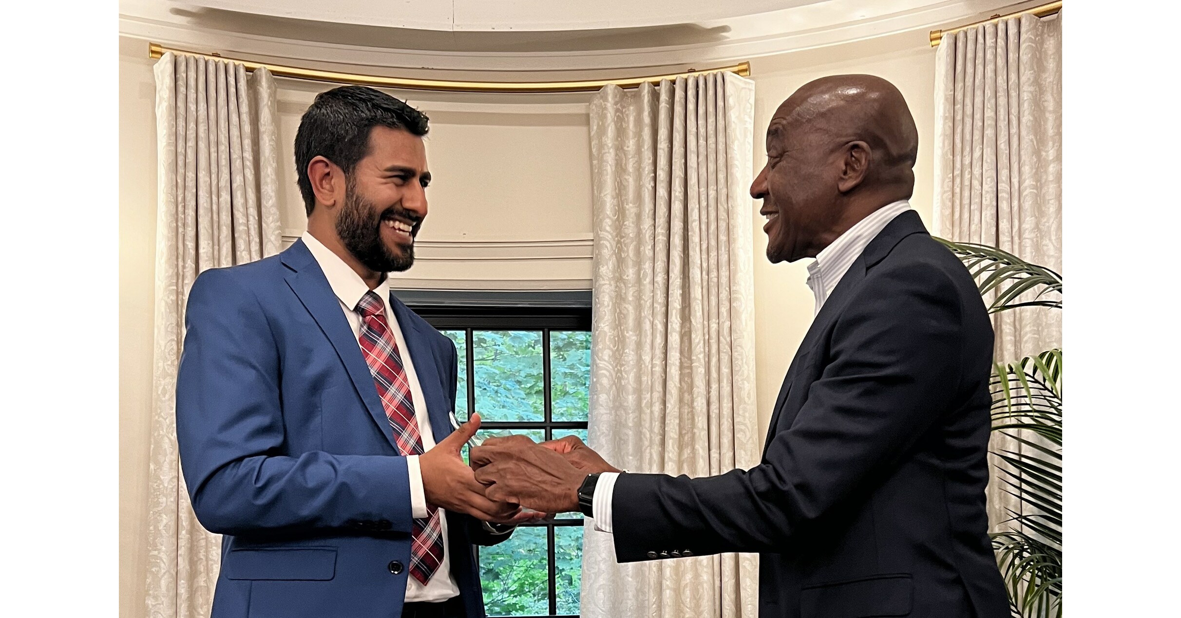 Blockchain Founders Fund Managing Partner, Aly Madhavji, Garners Acclaim with Desmond Parker Outstanding Young Alumni Award for Career Excellence and Community Impact