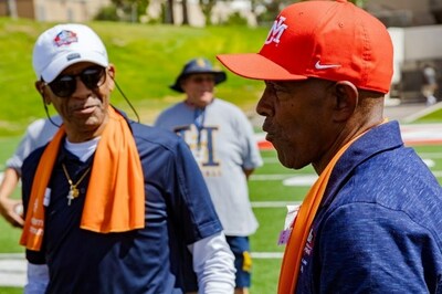 Drew Pearson and Tony Dorsett give advice to high school offense.
