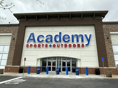 Academy Sports + Outdoors, a leading full-line sporting goods and outdoor recreation retailer, is excited to announce the opening of its first store in the Peoria area. Located at 7611 North Grand Prairie Dr., the over 60,000-square-foot store brings a wide assortment of sports and outdoors merchandise to the area.